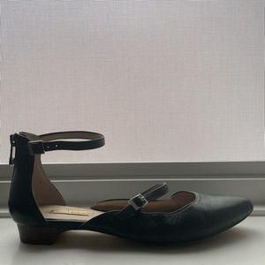 Louise et Cie Dark Blue/green strappy flats Size 7.5